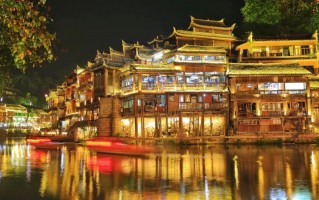 凤凰古城下游游玩攻略，凤凰古城游玩时间需要多久